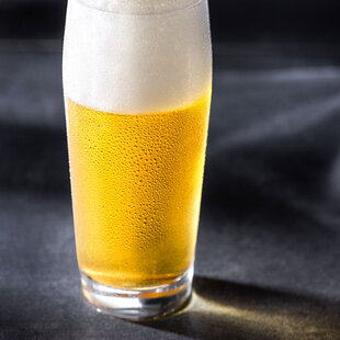 Unsere Biere, bei Fristo legen wir Wert auf Regionalität. Daher finden Sie in unseren Filialen immer Biere aus der Region. Hier ein tolles kühles Bier mit einer herrlichen Krone