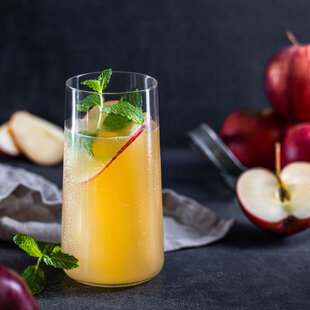 Ein kühles Glas Orangensaft, bei Fristo finden Sie immer regionale Säfte und tolle Angebote.