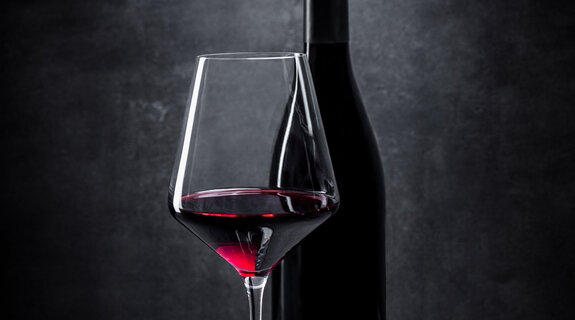 Ein feines Glas Rotwein, finden Sie garantiert den richtigen Tropfen in einem unserer Fristo Getränkemärkte.